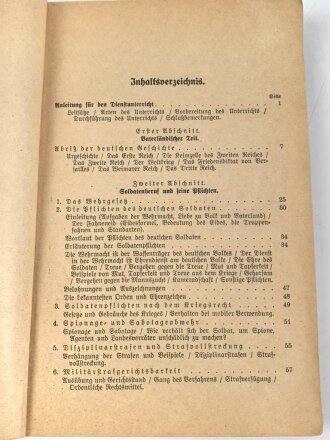 "Der Dienstunterricht im Heere, Ausgabe für den Gewehr und I.M.G.Schützen" datiert 1937/1938, ca. 340 Seiten, DIN A 5, gebraucht