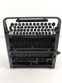Dienstschreibmaschine "Olympia Robust" mit Runentaste auf der "5" Originallack, nicht gereinigt. Tastenanschlag funktioniert, Transportiert aber nicht weiter