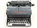 Dienstschreibmaschine "Olympia Robust" mit Runentaste auf der "5" Originallack, nicht gereinigt. Tastenanschlag funktioniert, Transportiert aber nicht weiter
