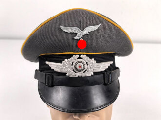 Luftwaffe, Schirmmütze für Mannschaften fliegendes Personal oder Fallschirmtruppe. Eigentumstück in gtutem Zustand, Hersteller aus Wien,