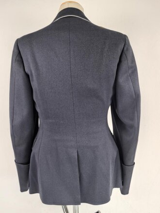 Luftwaffe, Waffenrock mit gerader Hose für einen Leutnant fliegendes Personal. Eigentumstücke in gutem Zustand, die Effekten original vernäht, Schneideretikett aus München von 1939