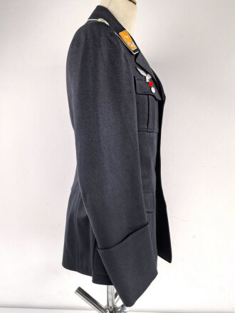 Luftwaffe, Waffenrock mit gerader Hose für einen Leutnant fliegendes Personal. Eigentumstücke in gutem Zustand, die Effekten original vernäht, Schneideretikett aus München von 1939