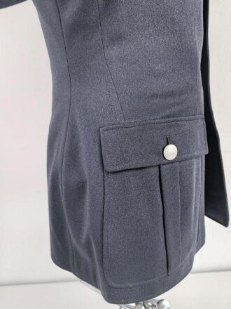 Luftwaffe, Waffenrock mit gerader Hose für einen Leutnant fliegendes Personal. Eigentumstücke in gutem Zustand, die Effekten original vernäht, Schneideretikett aus München von 1939