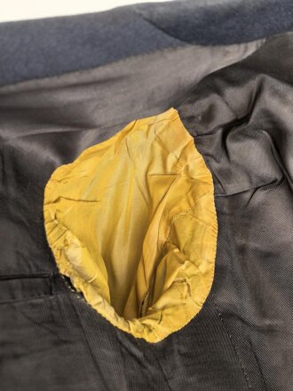 Luftwaffe, Waffenrock mit gerader Hose für einen Leutnant fliegendes Personal. Eigentumstücke in gutem Zustand, die Effekten original vernäht, Schneideretikett aus München von 1939