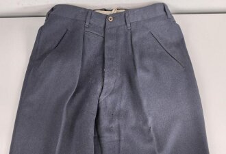 Luftwaffe, Waffenrock mit gerader Hose für einen Leutnant fliegendes Personal. Eigentumstücke in gutem Zustand, die Effekten original vernäht, Schneideretikett aus München von 1939