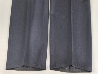 Luftwaffe, Waffenrock mit gerader Hose für einen Leutnant fliegendes Personal. Eigentumstücke in gutem Zustand, die Effekten original vernäht, Schneideretikett aus München von 1939