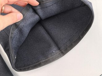Luftwaffe, Waffenrock mit gerader Hose für einen Leutnant fliegendes Personal. Eigentumstücke in gutem Zustand, die Effekten original vernäht, Schneideretikett aus München von 1939