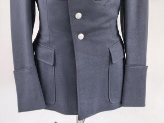 Luftwaffe, Waffenrock mit gerader Hose für einen Leutnant fliegendes Personal. Eigentumstücke in gutem Zustand, die Effekten original vernäht, Schneideretikett aus München von 1939