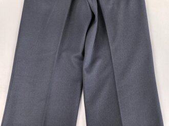 Luftwaffe, Waffenrock mit gerader Hose für einen Leutnant fliegendes Personal. Eigentumstücke in gutem Zustand, die Effekten original vernäht, Schneideretikett aus München von 1939