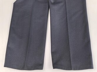 Luftwaffe, Waffenrock mit gerader Hose für einen Leutnant fliegendes Personal. Eigentumstücke in gutem Zustand, die Effekten original vernäht, Schneideretikett aus München von 1939