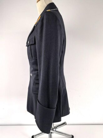 Luftwaffe, Waffenrock mit gerader Hose für einen Leutnant fliegendes Personal. Eigentumstücke in gutem Zustand, die Effekten original vernäht, Schneideretikett aus München von 1939