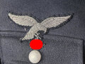 Luftwaffe, Waffenrock mit gerader Hose für einen Leutnant fliegendes Personal. Eigentumstücke in gutem Zustand, die Effekten original vernäht, Schneideretikett aus München von 1939