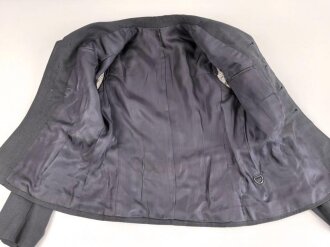 Luftwaffe, Fliegerbluse für Offiziere. Eigentumstück für einen Hauptmann des fliegenden Personal. Eigentumstück mit Schneideretikett aus Breslau von 1943