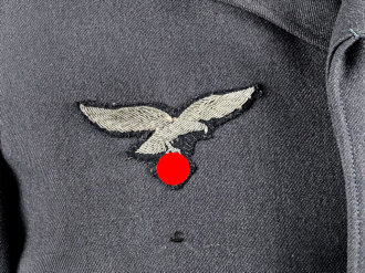 Luftwaffe, Fliegerbluse für Offiziere. Eigentumstück für einen Hauptmann des fliegenden Personal. Eigentumstück mit Schneideretikett aus Breslau von 1943