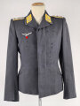 Luftwaffe, Fliegerbluse für Offiziere. Eigentumstück für einen Hauptmann des fliegenden Personal. Eigentumstück mit Schneideretikett aus Breslau von 1943