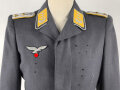 Luftwaffe, Fliegerbluse für Offiziere. Eigentumstück für einen Hauptmann des fliegenden Personal. Eigentumstück mit Schneideretikett aus Breslau von 1943