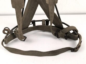 Tragegestell für das Rohr des 8cm Granatwerfer 34 der Wehrmacht. Ungereinigtes Stück, datiert 1944