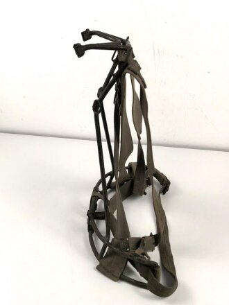 Tragegestell für das Rohr des 8cm Granatwerfer 34 der Wehrmacht. Ungereinigtes Stück, datiert 1944