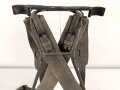 Tragegestell für das Rohr des 8cm Granatwerfer 34 der Wehrmacht. Ungereinigtes Stück, datiert 1944