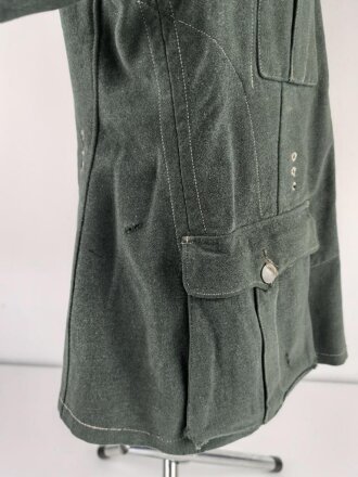 Feldbluse Modell 1935 für Mannschaften des Heeres. Stark getragenes Kammerstück, selten