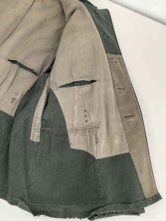 Feldbluse Modell 1935 für Mannschaften des Heeres. Stark getragenes Kammerstück, selten
