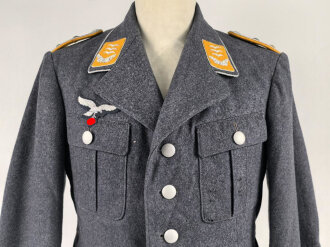 Luftwaffe, Waffenrock für einen Hauptmann im Jagdgeschwader 135. Kammerstück mit wenigen kleinen Mottenlöchern, sonst sehr gut