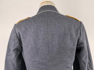 Luftwaffe, Waffenrock für einen Hauptmann im Jagdgeschwader 135. Kammerstück mit wenigen kleinen Mottenlöchern, sonst sehr gut
