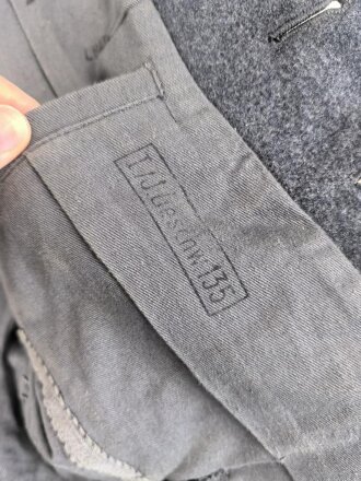 Luftwaffe, Waffenrock für einen Hauptmann im Jagdgeschwader 135. Kammerstück mit wenigen kleinen Mottenlöchern, sonst sehr gut