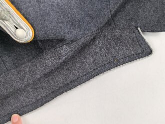 Luftwaffe, Waffenrock für einen Hauptmann im Jagdgeschwader 135. Kammerstück mit wenigen kleinen Mottenlöchern, sonst sehr gut