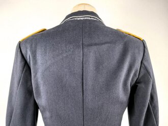 Luftwaffe, Waffenrock für einen Leutnant fliegenes Personal. Eigentumstsück mit Schneideretikett aus München