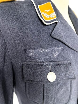 Luftwaffe, Waffenrock für einen Leutnant fliegenes Personal. Eigentumstsück mit Schneideretikett aus München