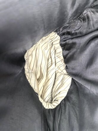 Luftwaffe, Waffenrock für einen Leutnant fliegenes Personal. Eigentumstsück mit Schneideretikett aus München