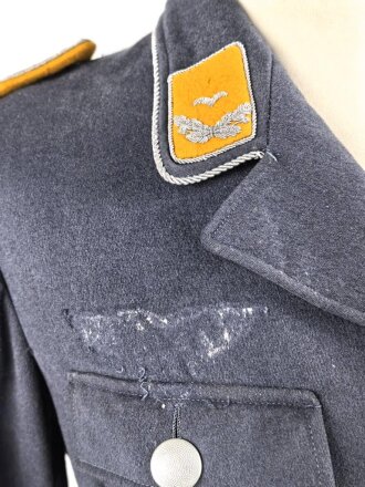Luftwaffe, Waffenrock für einen Leutnant fliegenes Personal. Eigentumstsück mit Schneideretikett aus München