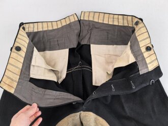 Stiefelhose schwarz mit Lederbesatz. Eigentumstsück in gutem Zustand, vermutlich für einen Angehörigen des NSKK