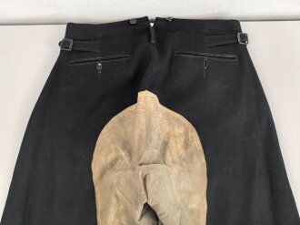 Stiefelhose schwarz mit Lederbesatz. Eigentumstsück in gutem Zustand, vermutlich für einen Angehörigen des NSKK