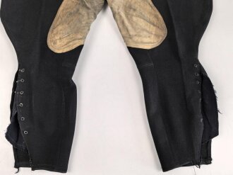 Stiefelhose schwarz mit Lederbesatz. Eigentumstsück in gutem Zustand, vermutlich für einen Angehörigen des NSKK