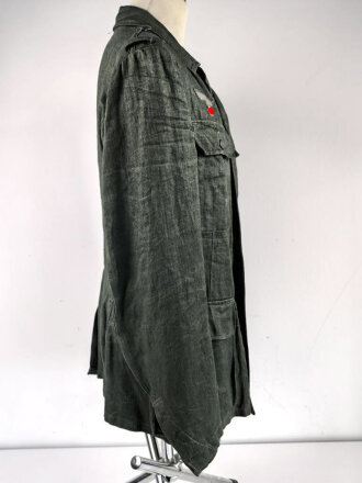 Heer, Feldbluse Modell 1943 für Mannschaften. Ausführung in Drillichmaterial, Kammerstück in sehr gutem Zustand, der Adler nachträglich vernäht