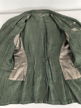Heer, Feldbluse Modell 1943 für Mannschaften. Ausführung in Drillichmaterial, Kammerstück in sehr gutem Zustand, der Adler nachträglich vernäht
