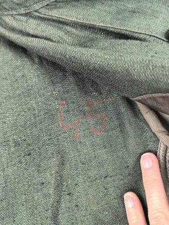 Heer, Feldbluse Modell 1943 für Mannschaften. Ausführung in Drillichmaterial, Kammerstück in sehr gutem Zustand, der Adler nachträglich vernäht