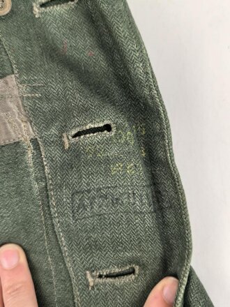 Heer, Feldbluse Modell 1943 für Mannschaften. Ausführung in Drillichmaterial, Kammerstück in sehr gutem Zustand, der Adler nachträglich vernäht