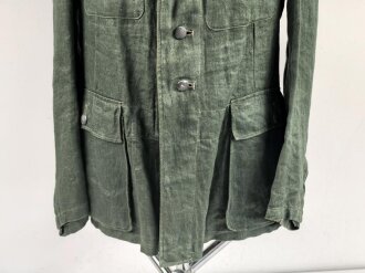 Heer, Feldbluse Modell 1943 für Mannschaften. Ausführung in Drillichmaterial, Kammerstück in sehr gutem Zustand, der Adler nachträglich vernäht