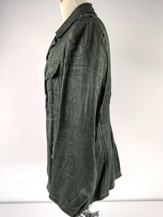Heer, Feldbluse Modell 1943 für Mannschaften. Ausführung in Drillichmaterial, Kammerstück in sehr gutem Zustand, der Adler nachträglich vernäht
