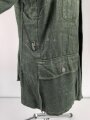 Heer, Feldbluse Modell 1943 für Mannschaften. Ausführung in Drillichmaterial, Kammerstück in sehr gutem Zustand, der Adler nachträglich vernäht