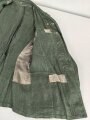 Heer, Feldbluse Modell 1943 für Mannschaften. Ausführung in Drillichmaterial, Kammerstück in sehr gutem Zustand, der Adler nachträglich vernäht