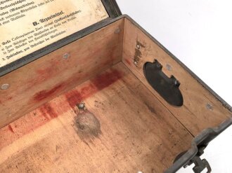 Verbandkasten für KFZ der Wehrmacht. Originallack, ungereinigtes Stück