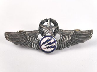 Taiwan, Abzeichen für Funker der Luftwaffe, Signals Wing. Die Gegenstücke mit Klebstoffresten