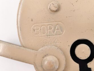Wehrmacht Vorhängeschloss "Bora 1944", Originallack, Neuwertig mit zwei Schlüsseln, so auch an den Motorradpacktaschen verwandt