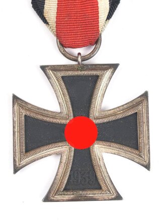Eisernes Kreuz 2. Klasse 1939 am Band, Ringmarkierung "65" für Klein & Quenzer Idar Oberstein. Guter Zustand, schwärzung 100%