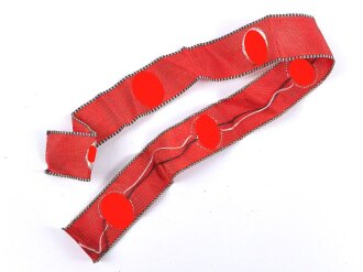 Gewebtes Band mit Hakenkreuzen. Breite 22mm, Gesamtlänge 39cm