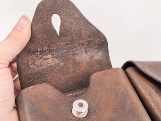 Schweiz, Patronentasche Leder datiert 1918, angetrocknet